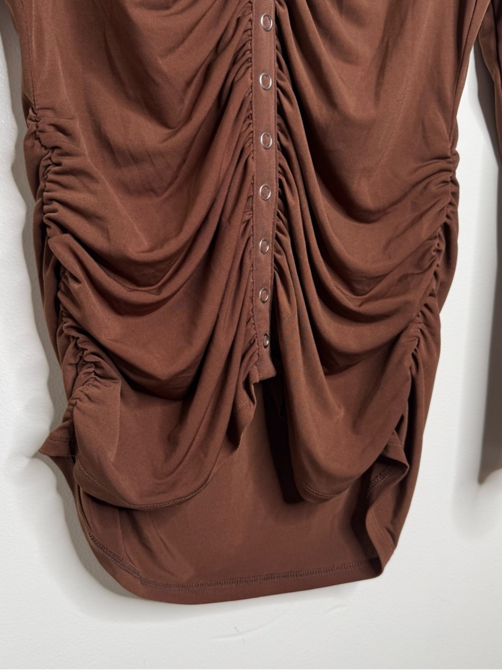 Venus Ruched Blouse Top Women’s Size Large Brown Snaps Long Sleeve - Picture 3 of 12
